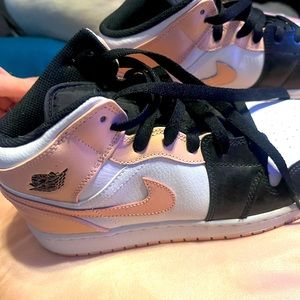 2021 Air Jordan 1 Mid “Crimson Tint”